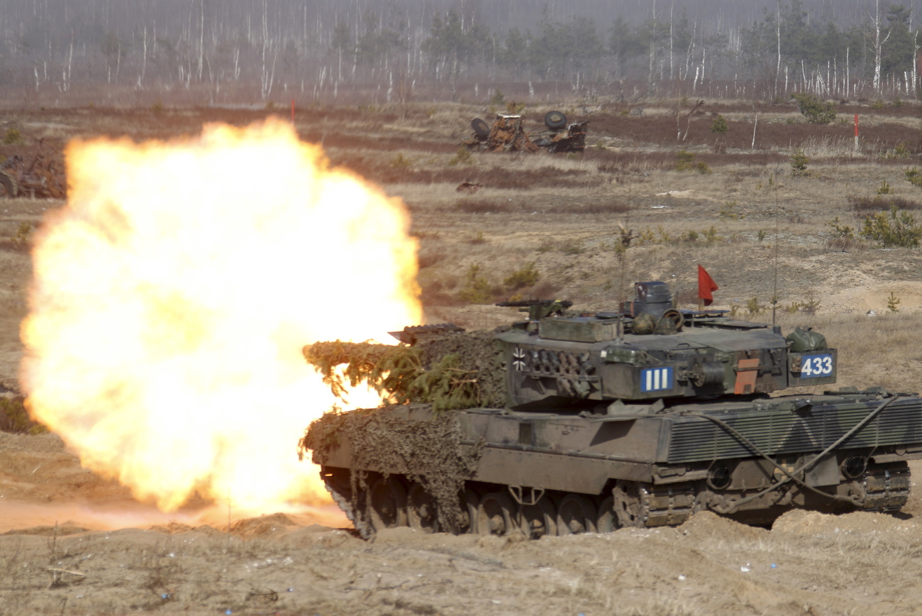 Carro armato Leopard 2 durante un esercitazione.
