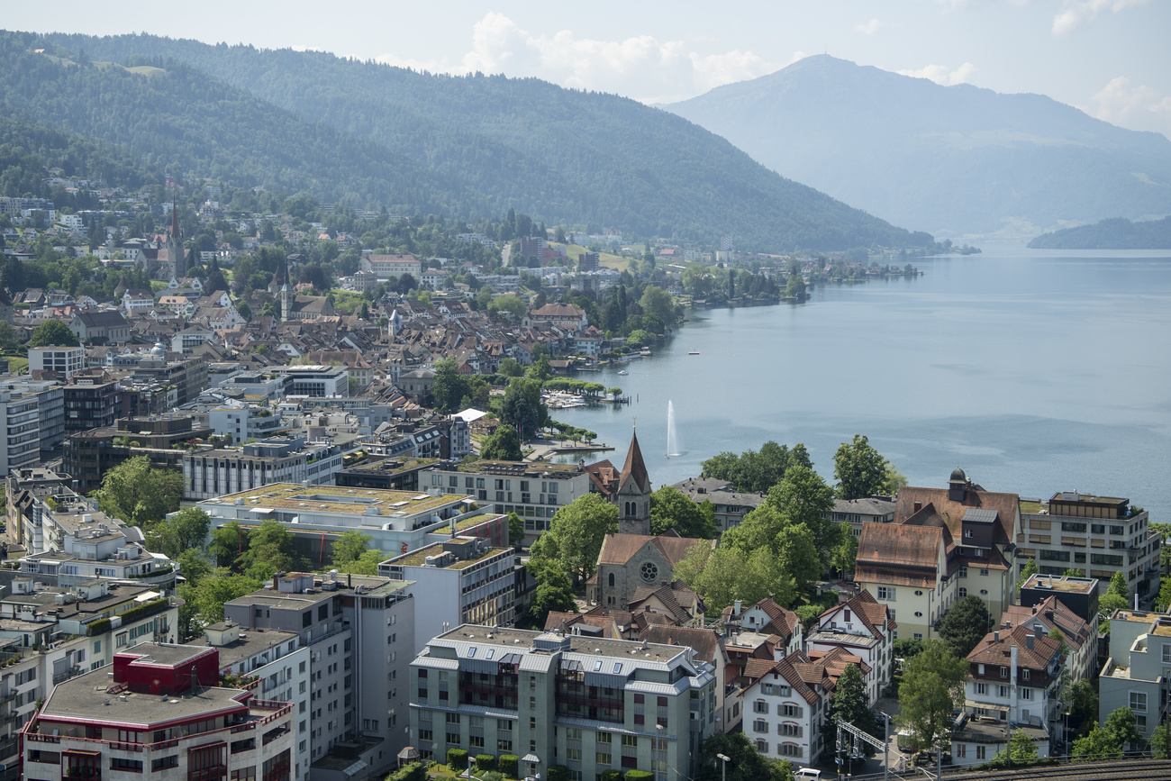 Blick auf die Stadt Zug und den Zugersee