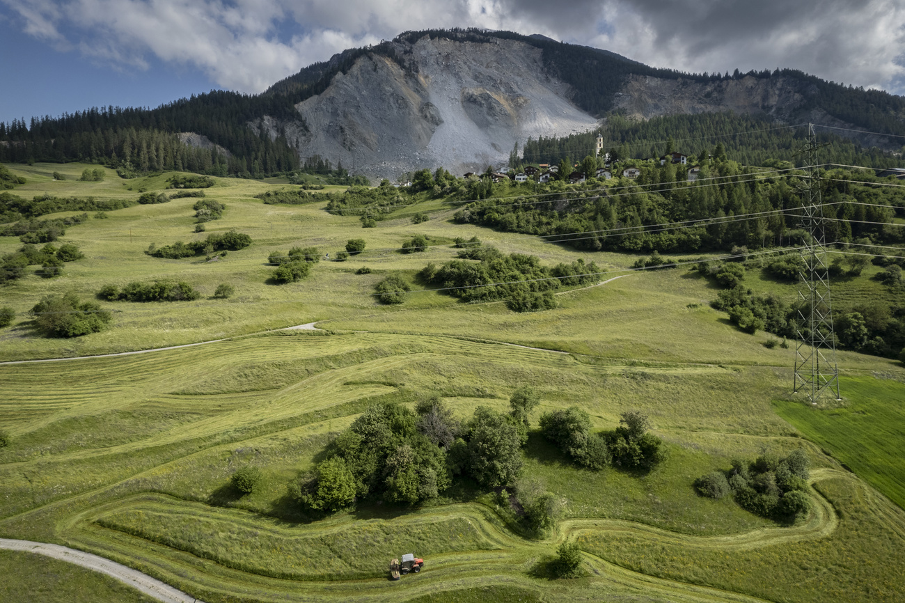Un paesaggio idilliaco ma minacciato da una frana