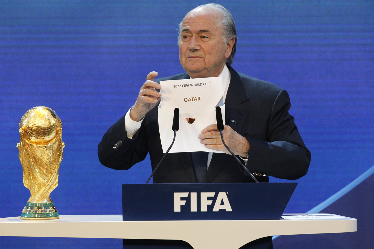 Joseph Blatter verkündet, dass die Fussball-WM 2022 an Katar geht