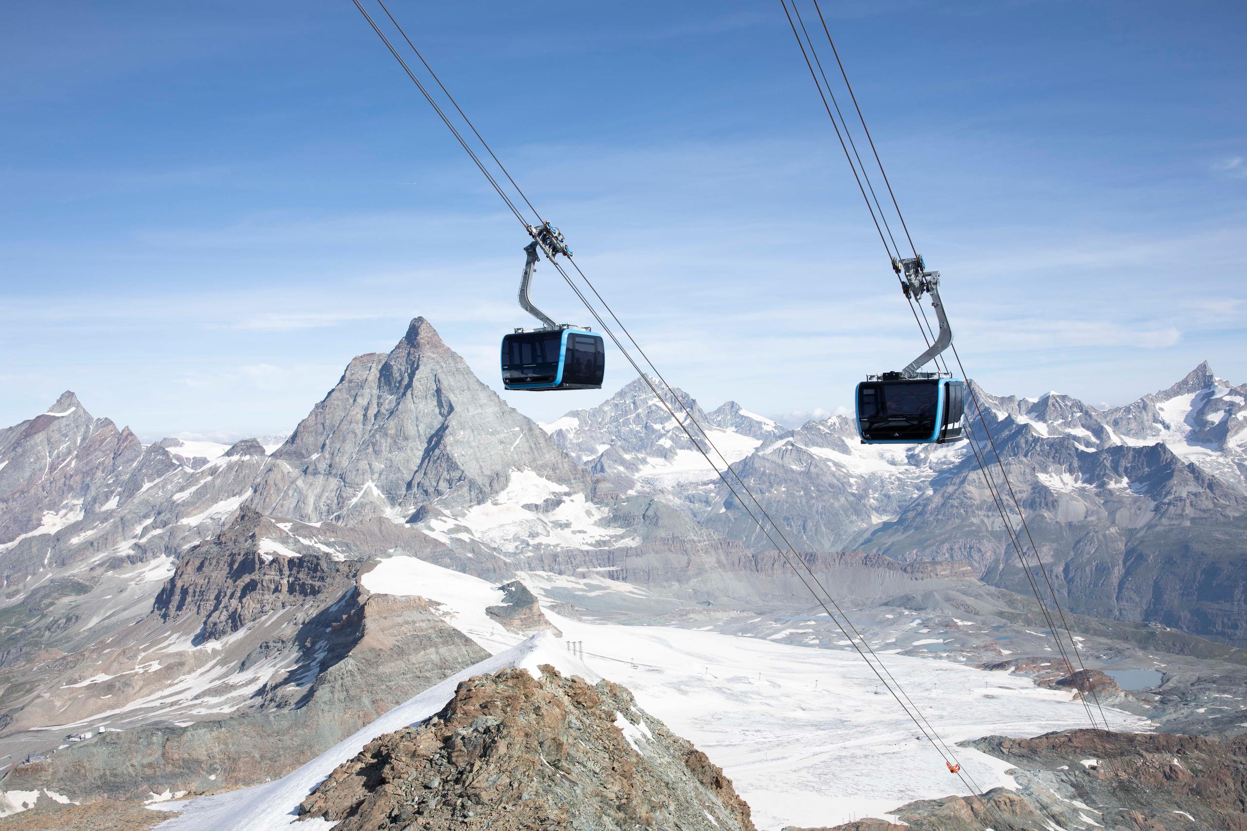 Seilbahn über einem Gletscher