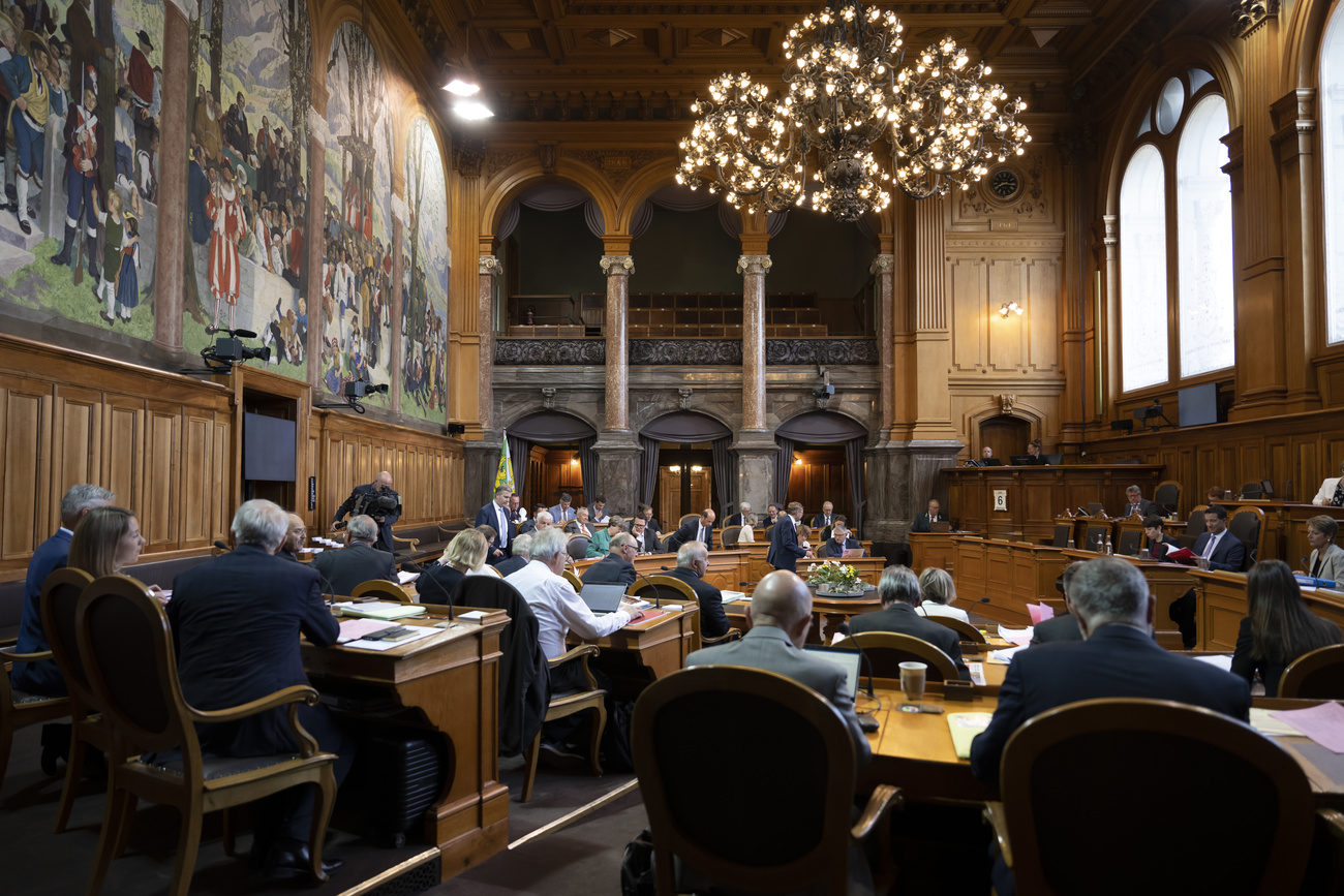 Los senadores suizos celebran su sesión de verano en Berna.