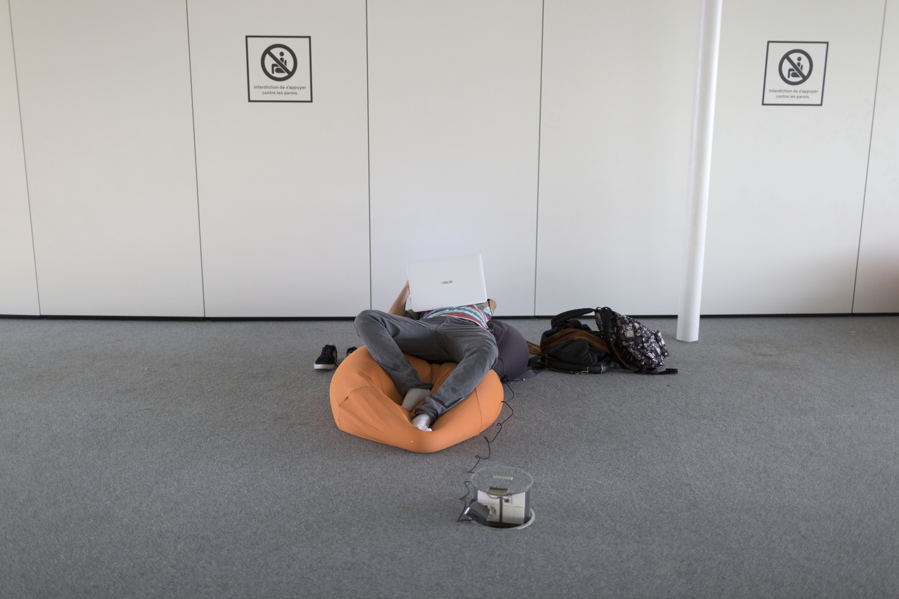 据一项调查显示,洛桑联邦理工学院(EPFL)的学生(60%)比教职员工还要身心疲惫。