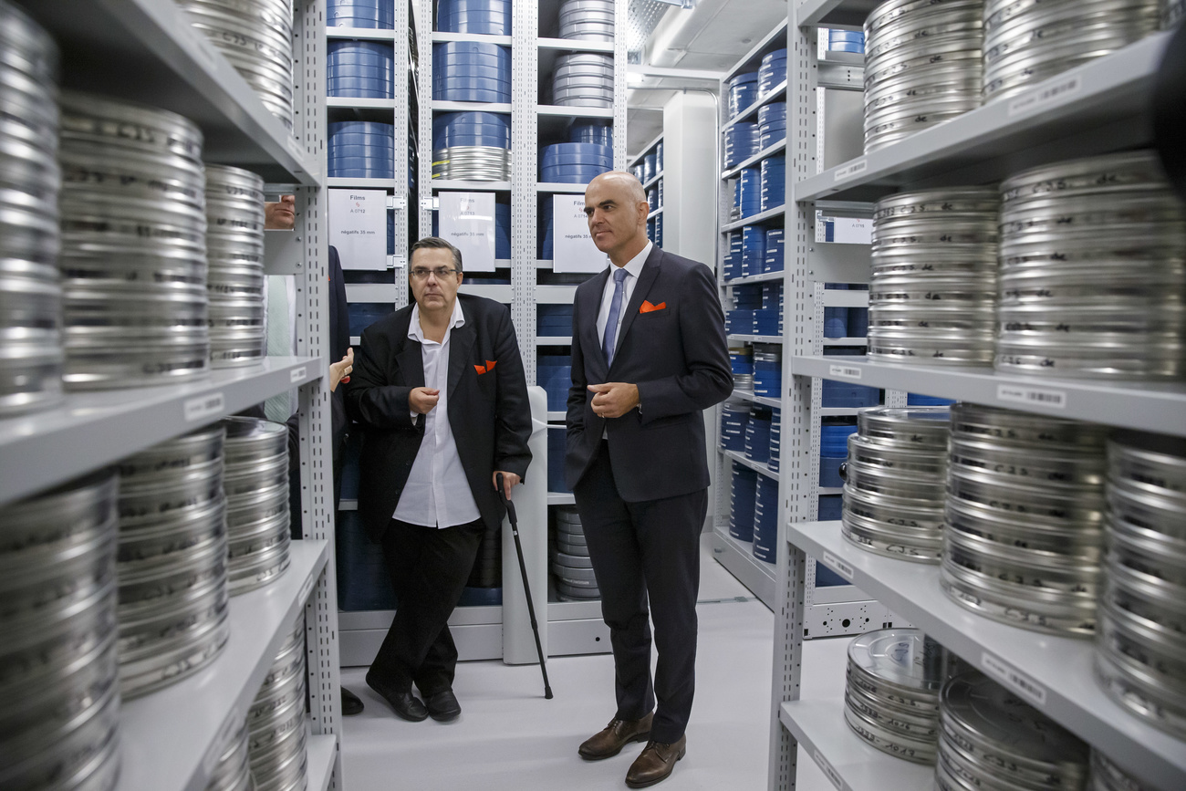 弗雷德里克·邁爾與內政部長亞藍·貝爾塞見證瑞士電影資料館龐塔研究和檔案中心成立(2019年9月6日)。