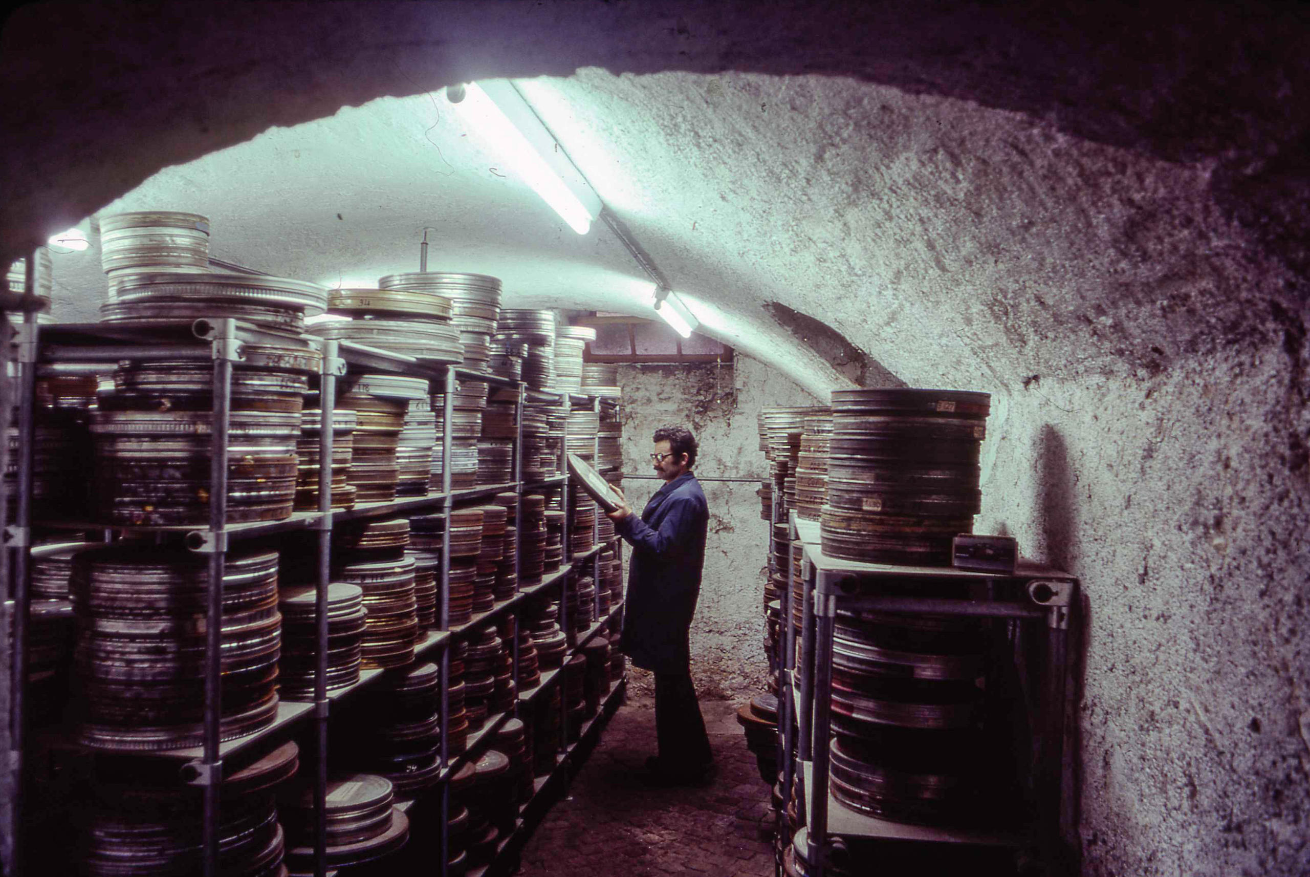 Películas almacenadas en una sala de la CInemateca en 1979