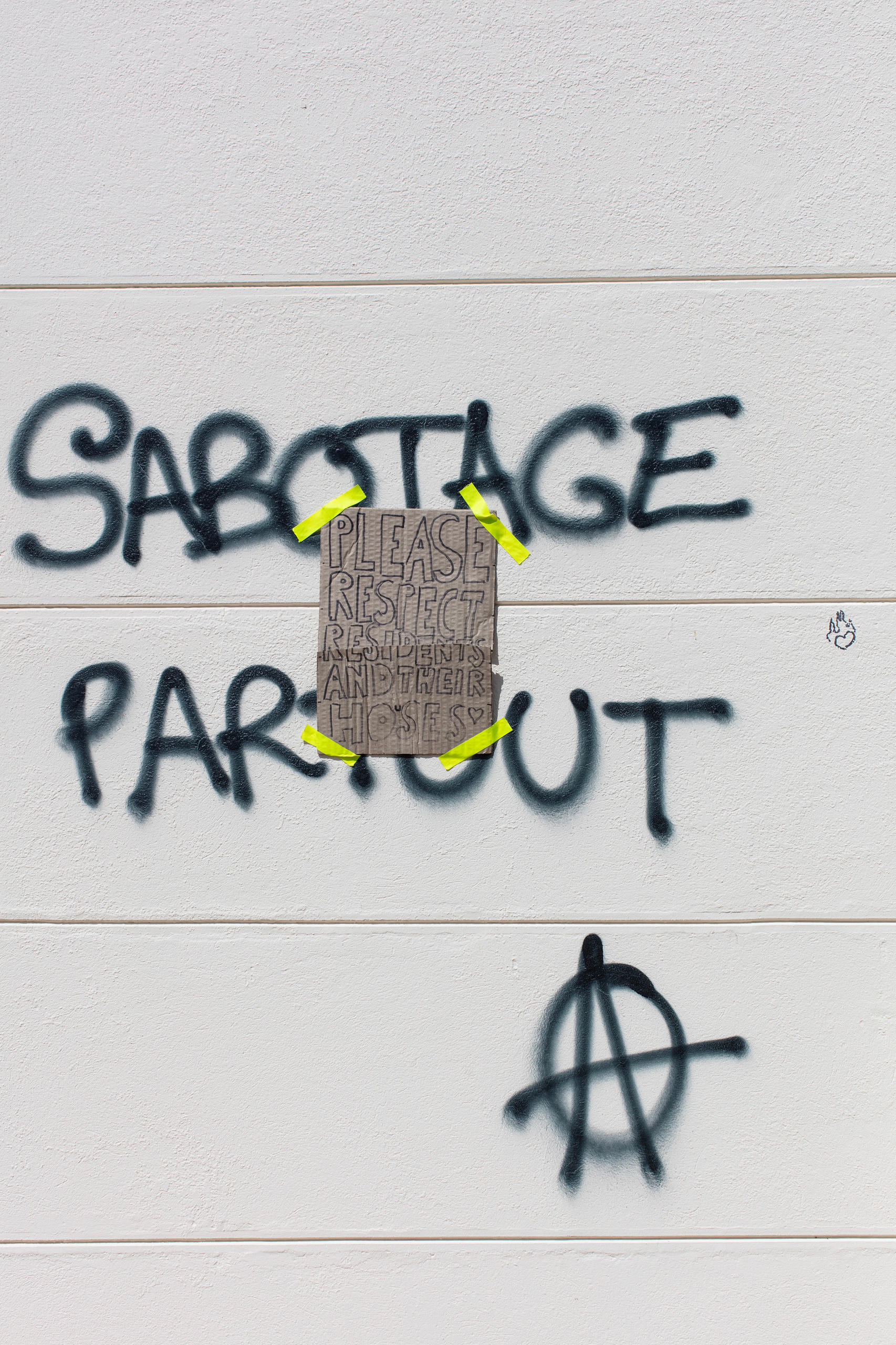 Sabotage Partout mit Anarchie-Zeichen.
