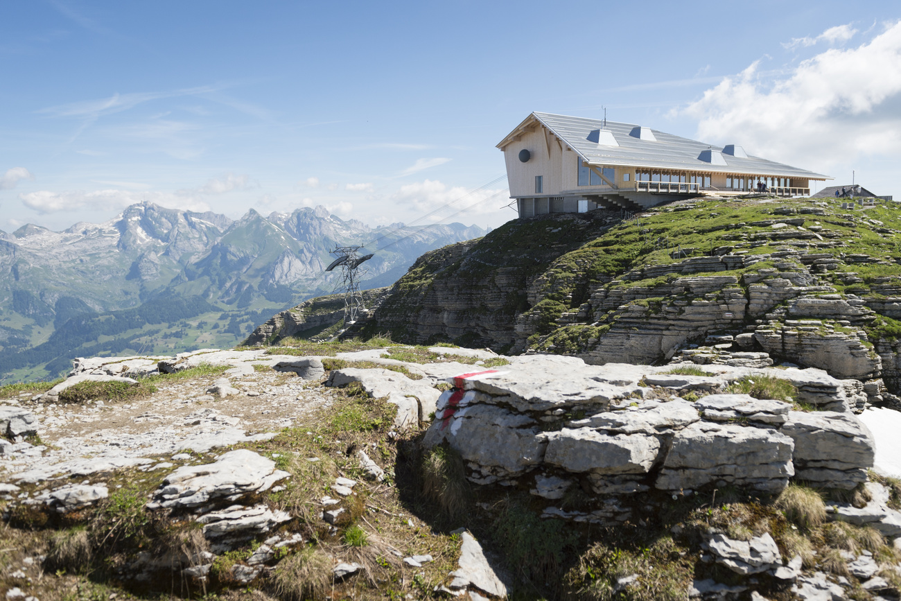 Gipfelgebäude auf dem Chäserrugg in der Schweiz