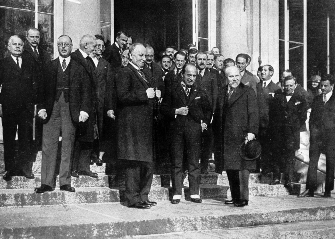 Image de groupe des signataires du Traité de Lausanne de 1923