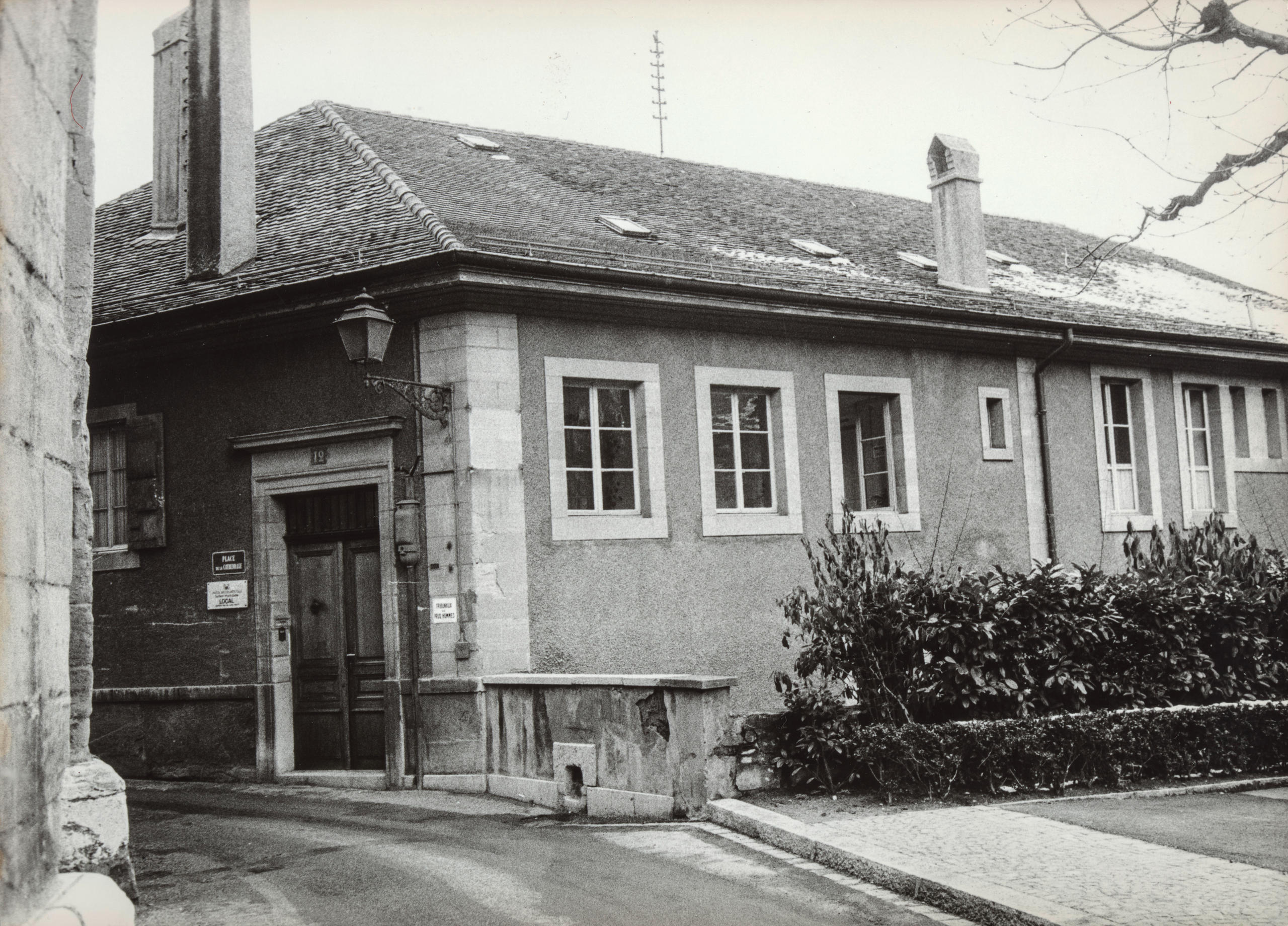 シネマテーク・スイスの最初の建物（カテドラル広場13、ローザンヌ）。1951年撮影