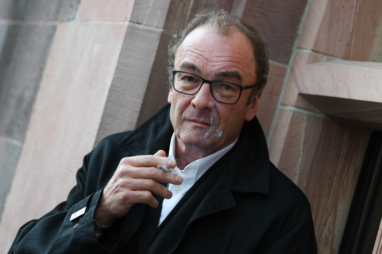 Robert Menasse am Rauchen