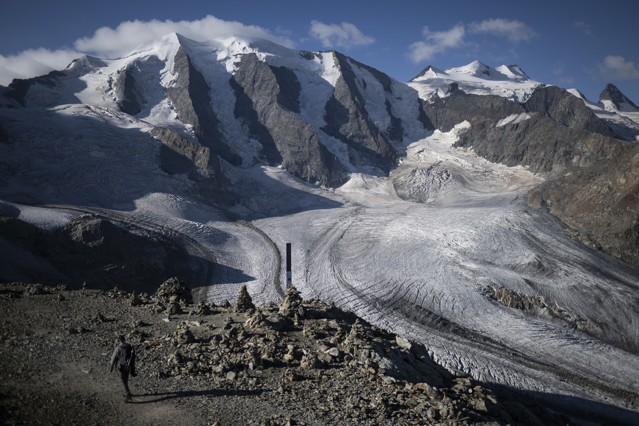 去年，高温导致瑞士冰川面积减少6%，创历史新高。