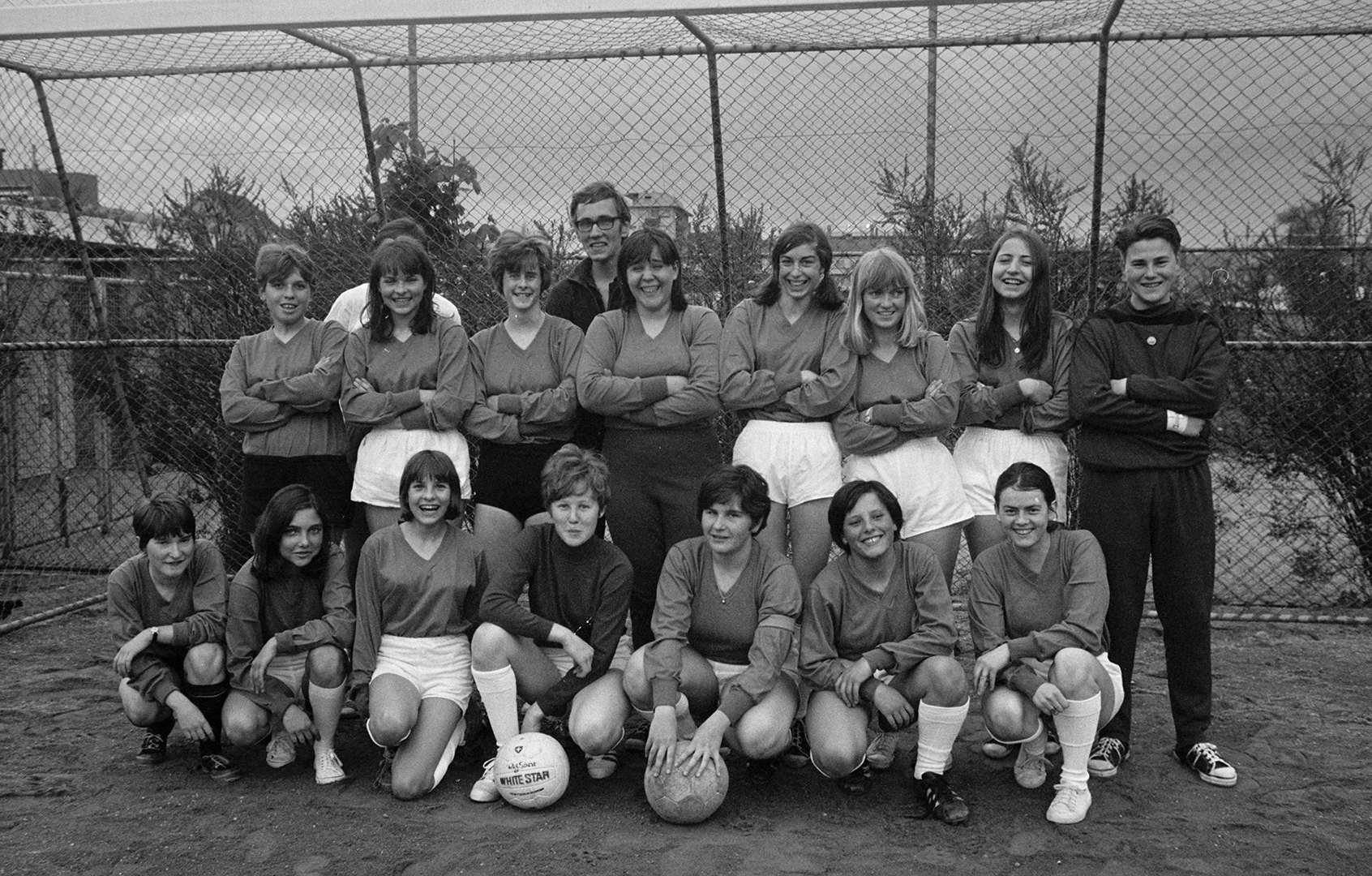 Première photo de groupe du «Damenfussball Club Zürich», mars 1968.