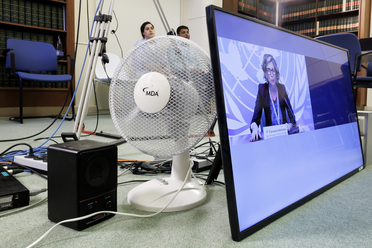 Ventilatore dietro a uno schermo in un ufficio delle Nazioni Unite