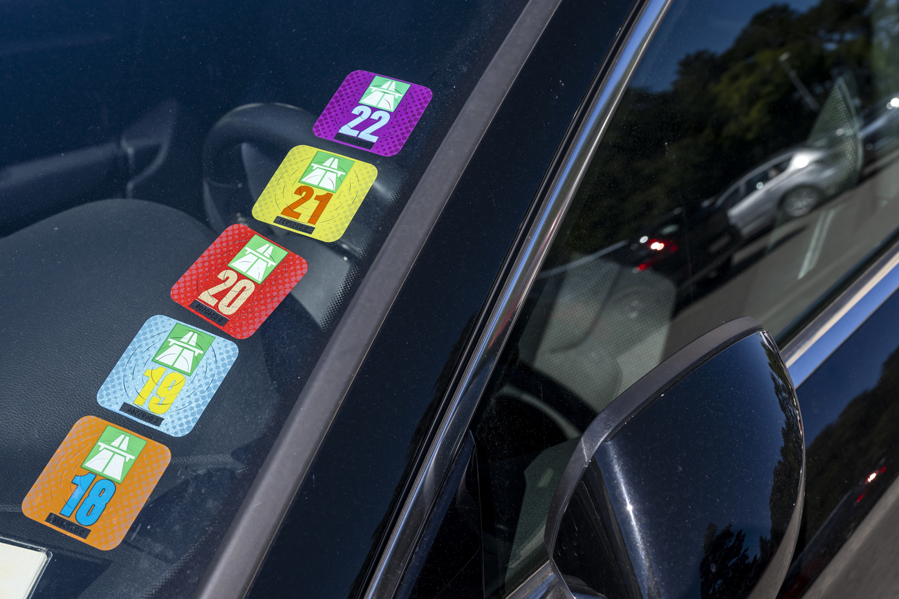 What you need to know about the new digital highway sticker - SWI ...