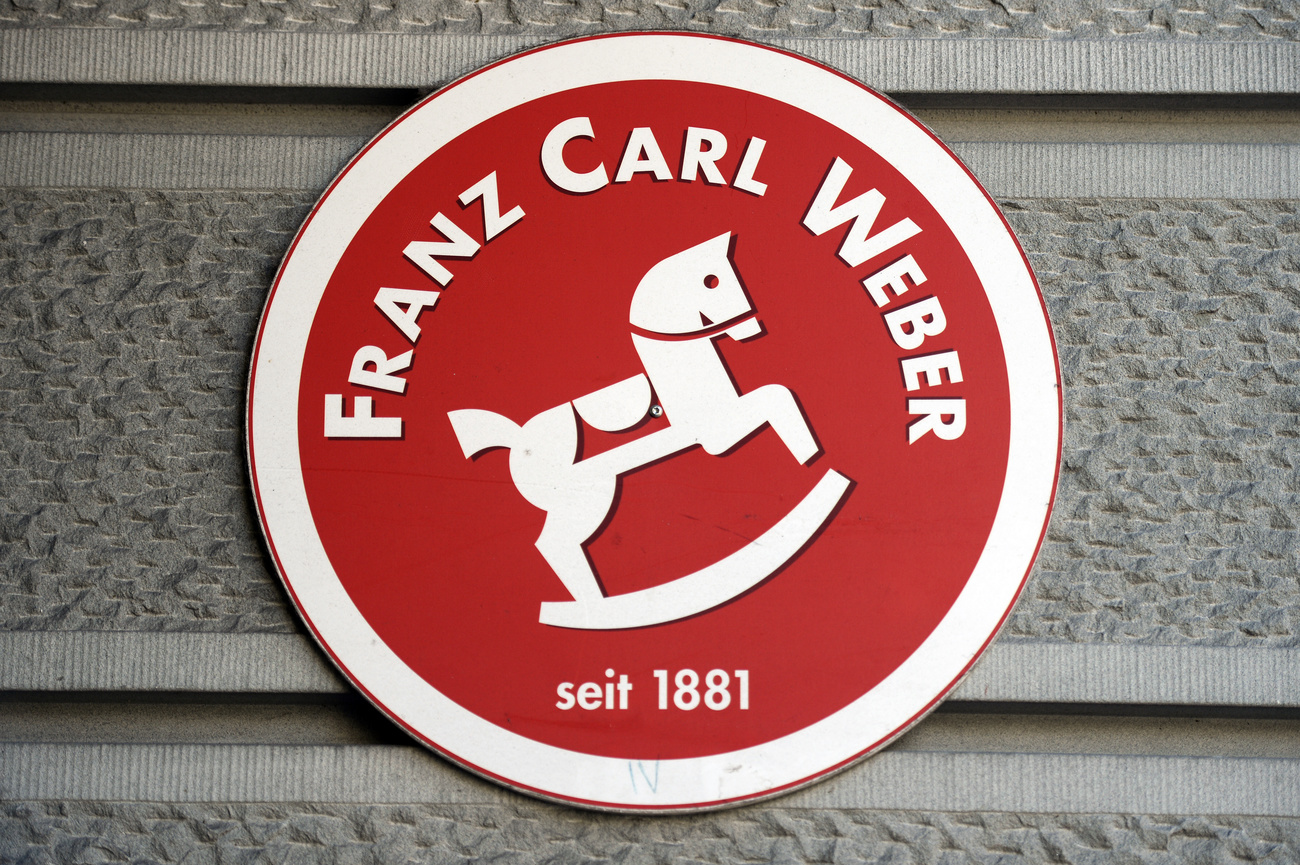 Das rote Logo des Spielwarenhändlers Franz Carl Weber