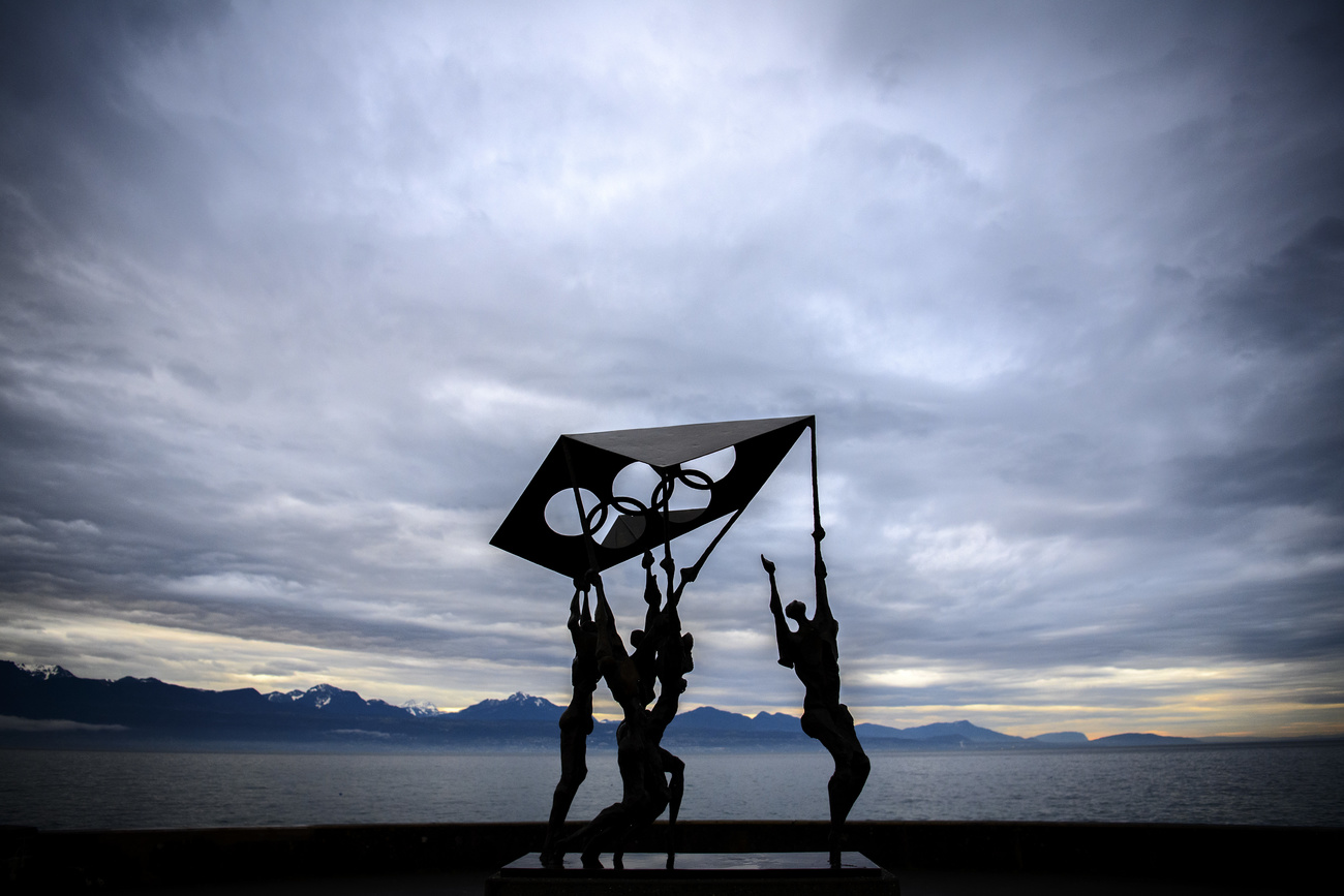 scultura con anelli olimpici
