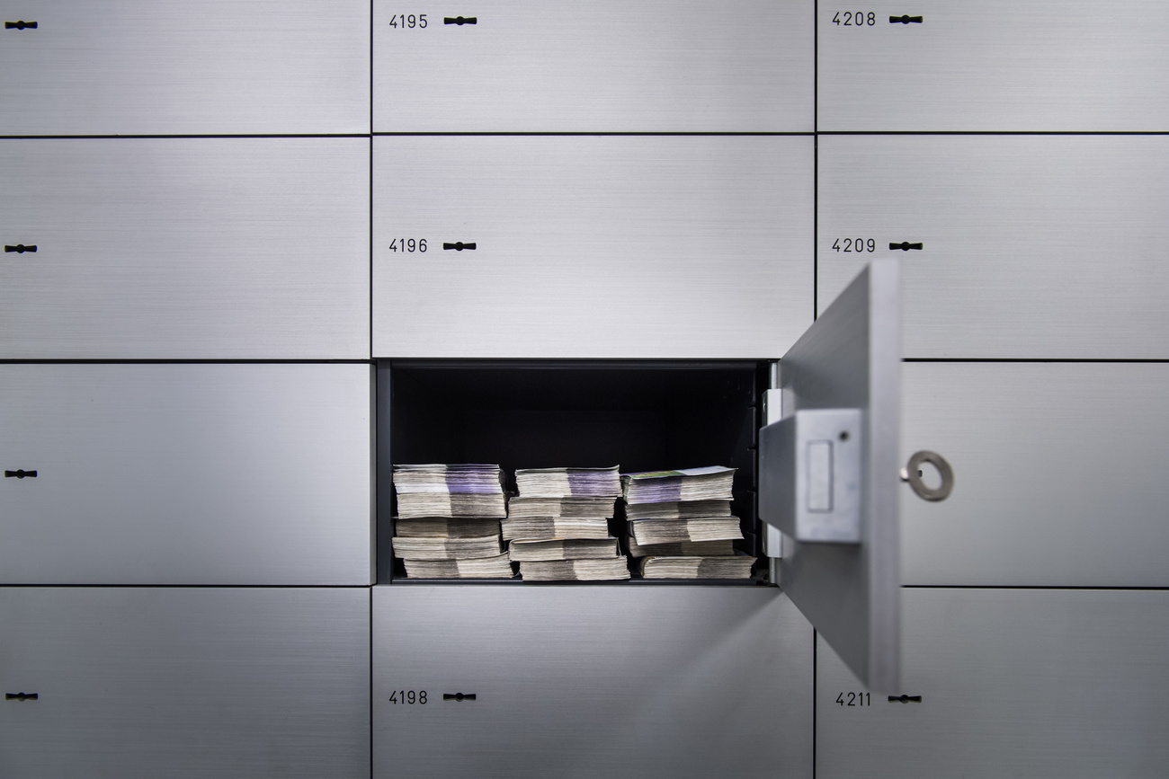 Une boîte aux lettres remplie d argent