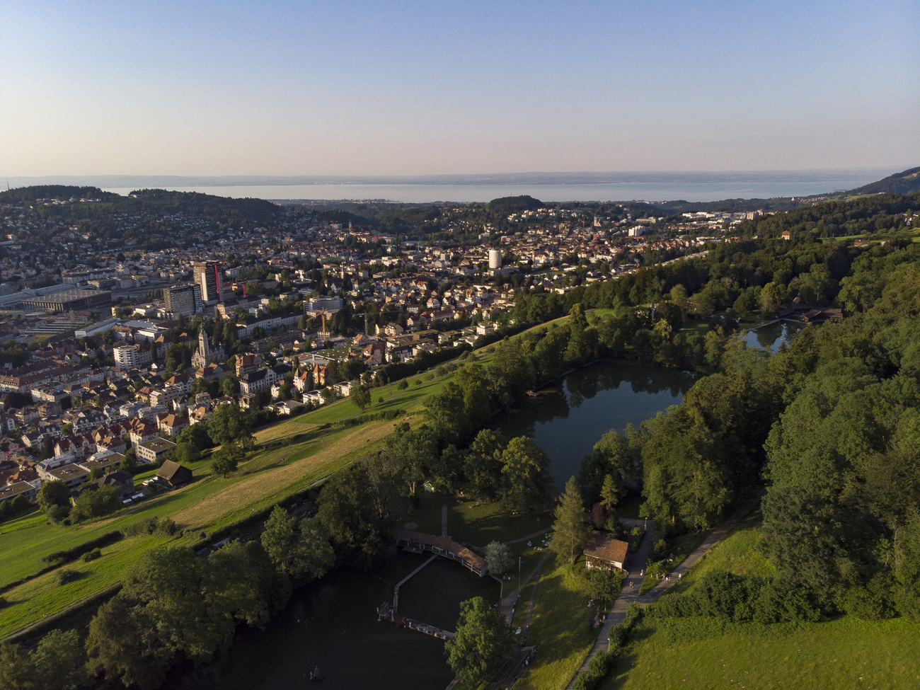 Bild über St. Gallen mit Blick über den Bodensee