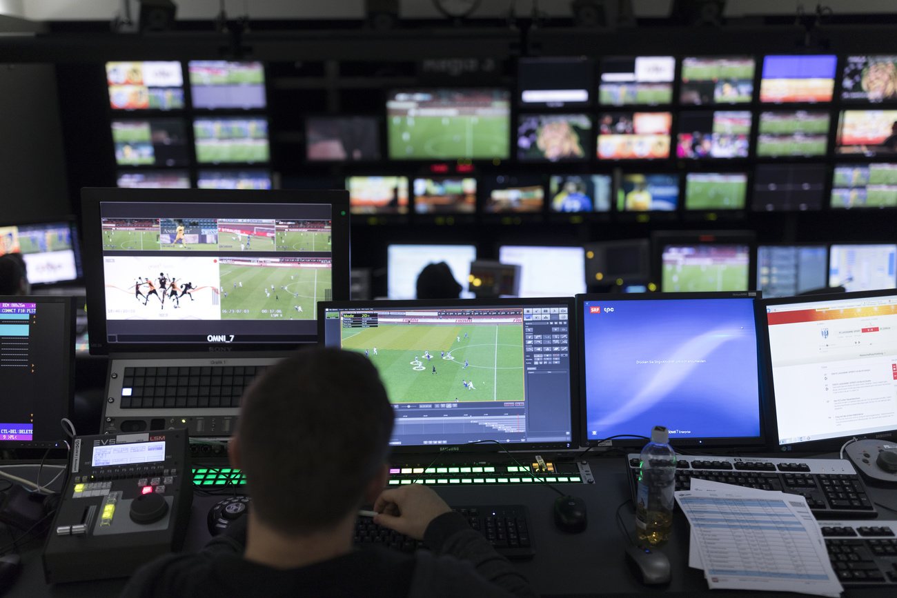 La regia televisiva durante una partita di calcio.
