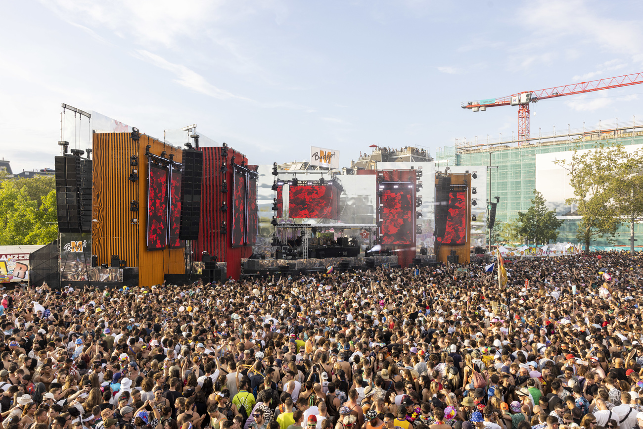 Blick auf die Streetparade in Zürich