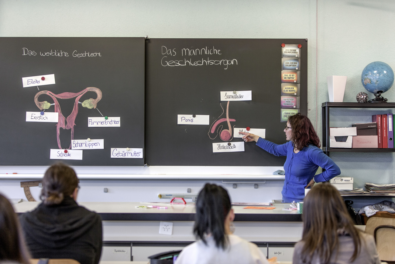 Lezione di educazione sessuale in una scuola di Basilea.
