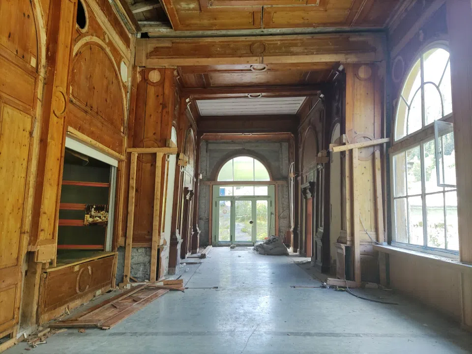 The once imposing lobby of the Büvetta Tarasp drinking hall