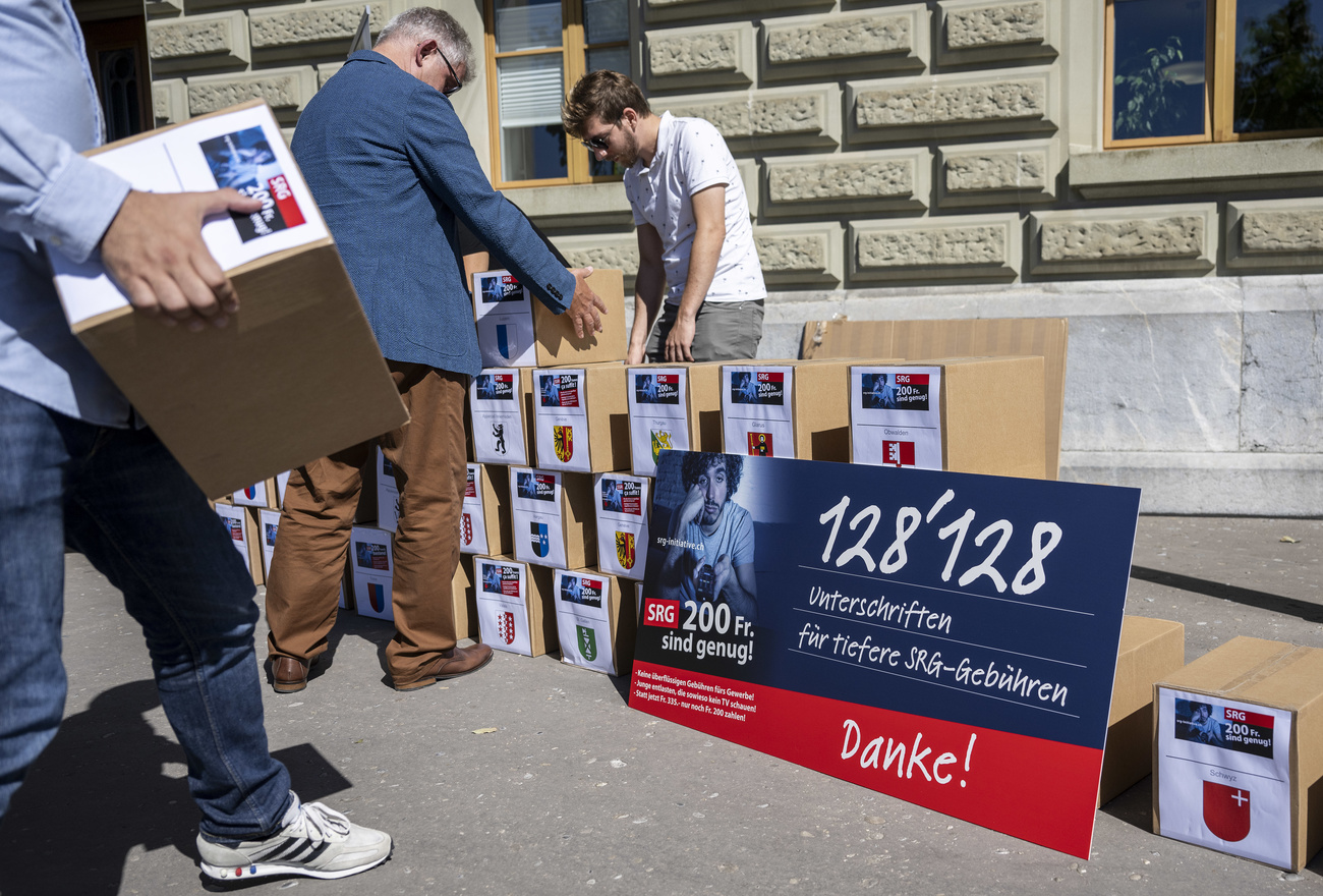 128,000 signatures collected from Swiss cantons for the imitative to reduce SBC fees