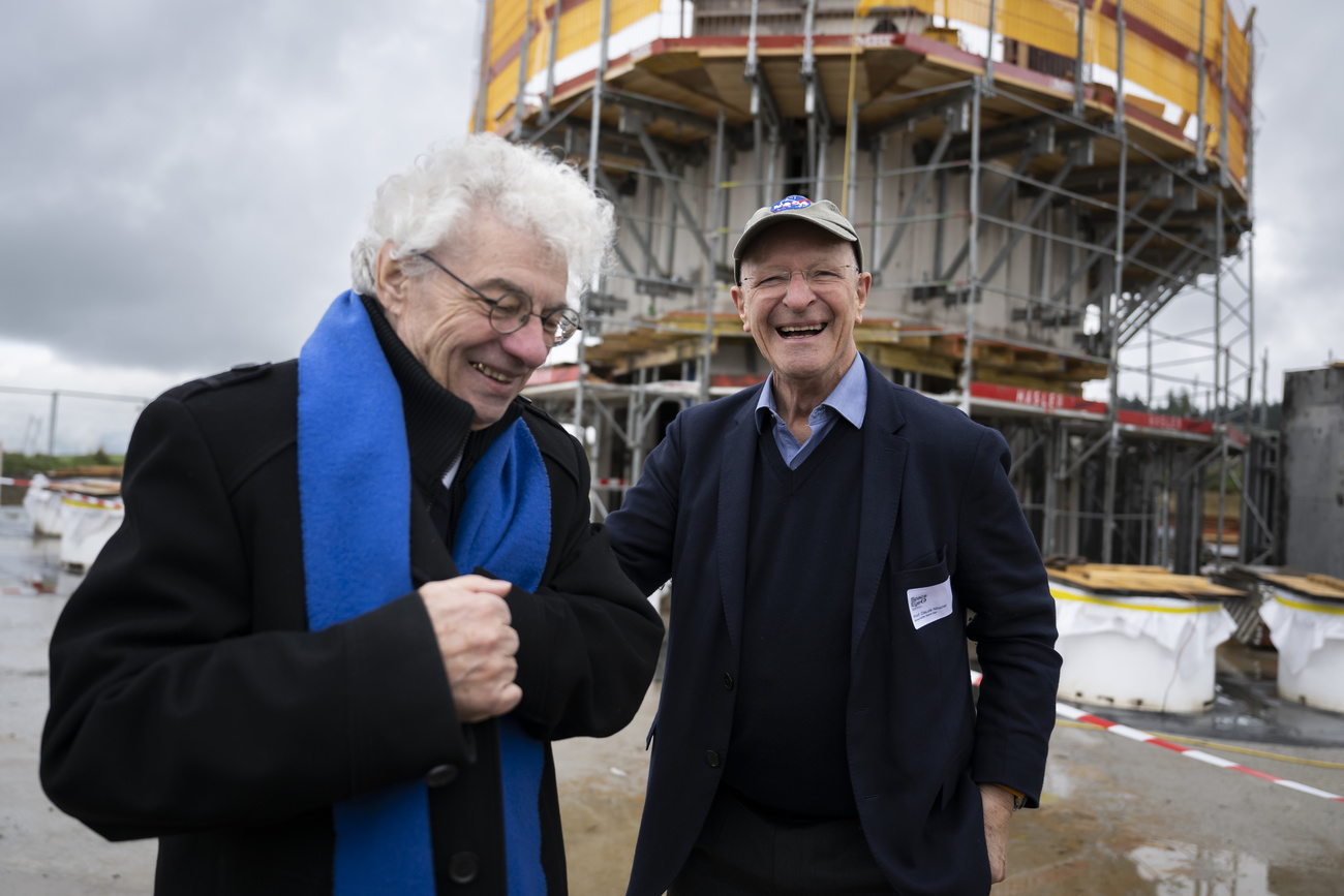 Botta during the tower construction