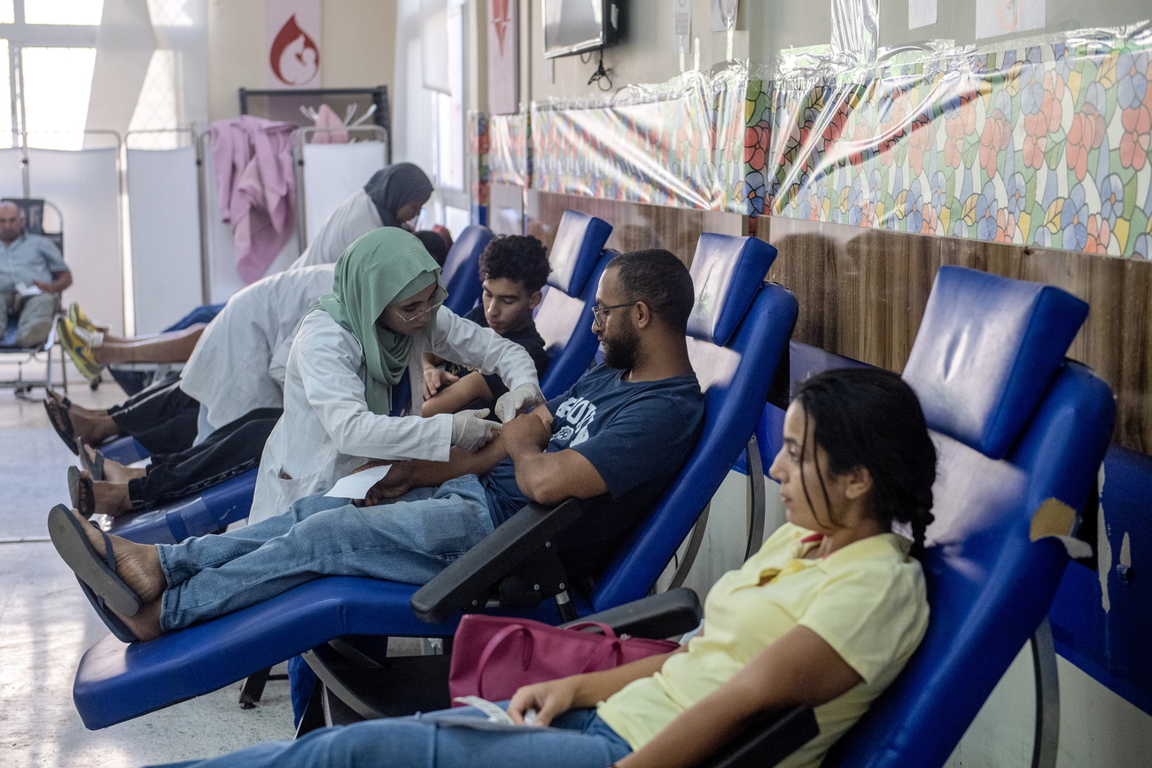 Moroccans give blood