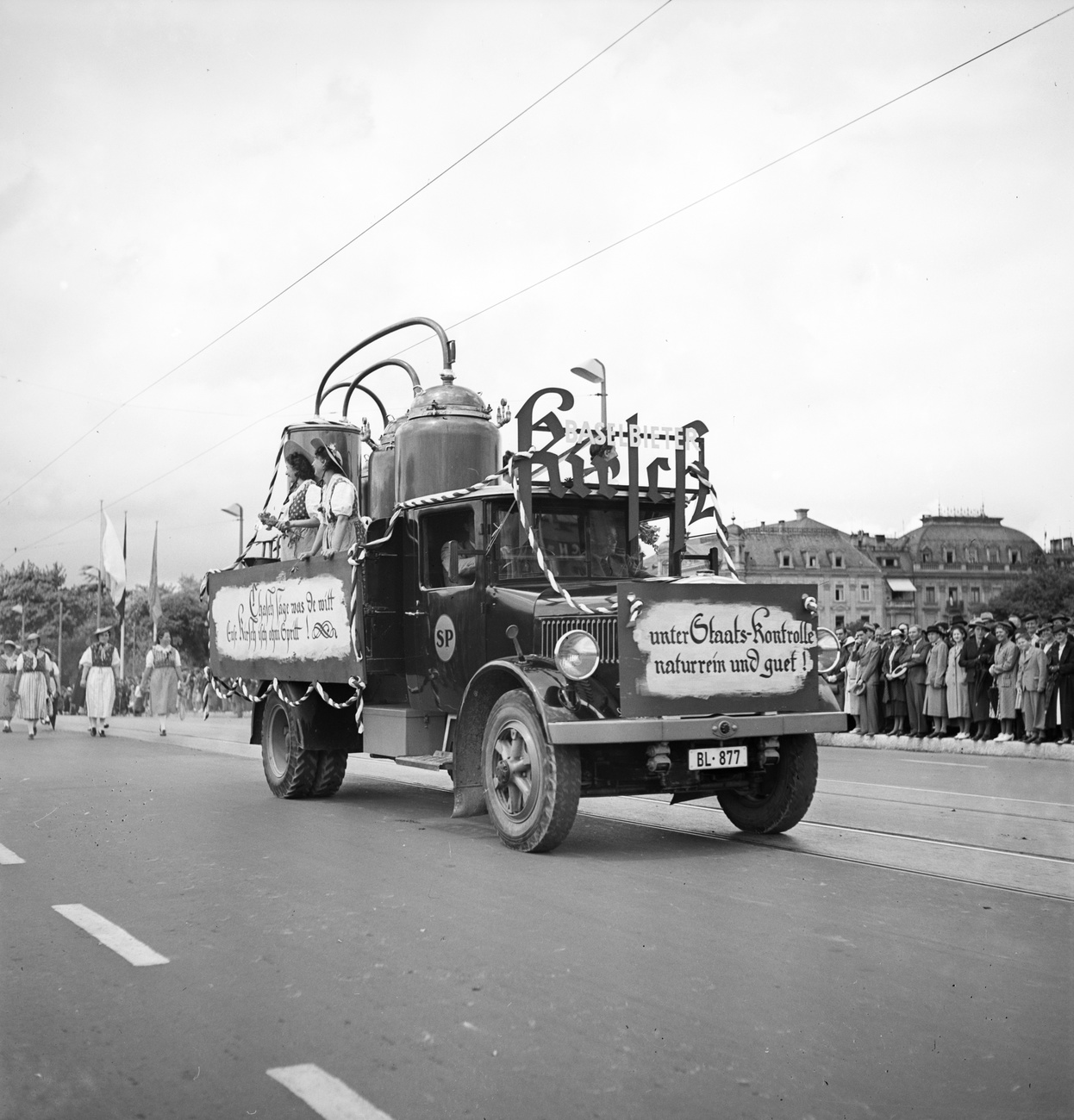 Una distilleria itinerante a Zurigo nel 1939.