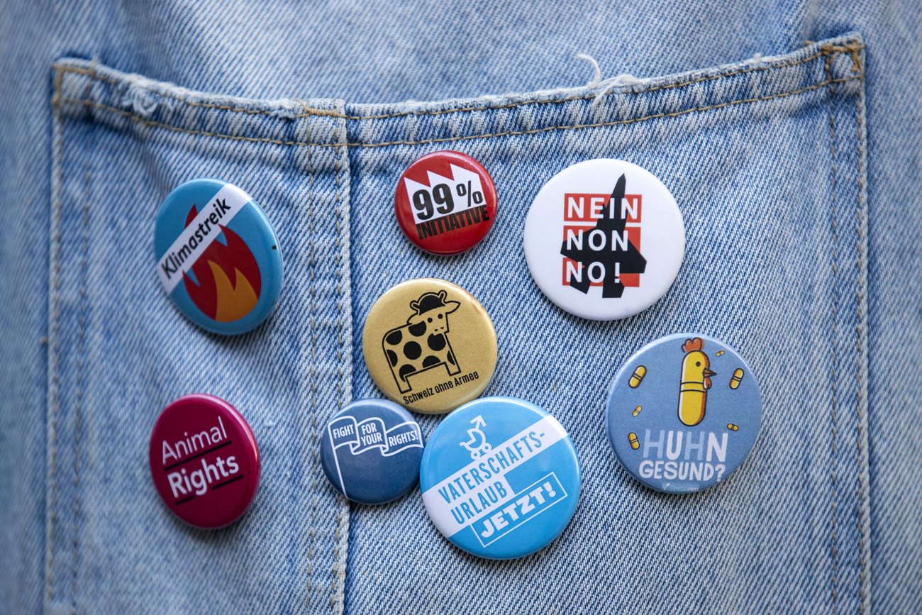 Jeanshosentasche mit Abstimmungs-Pins