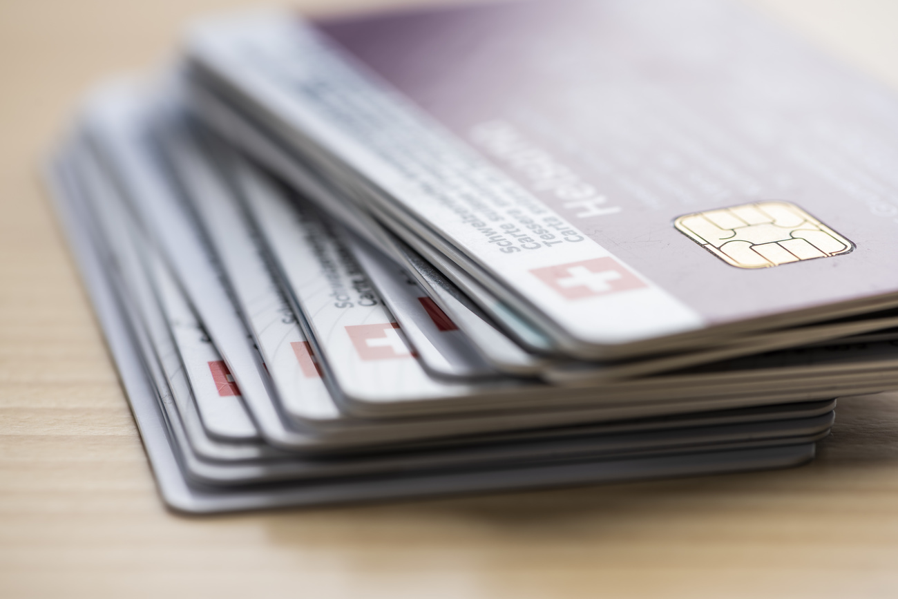 Un tas de cartes d assurance maladie suisses