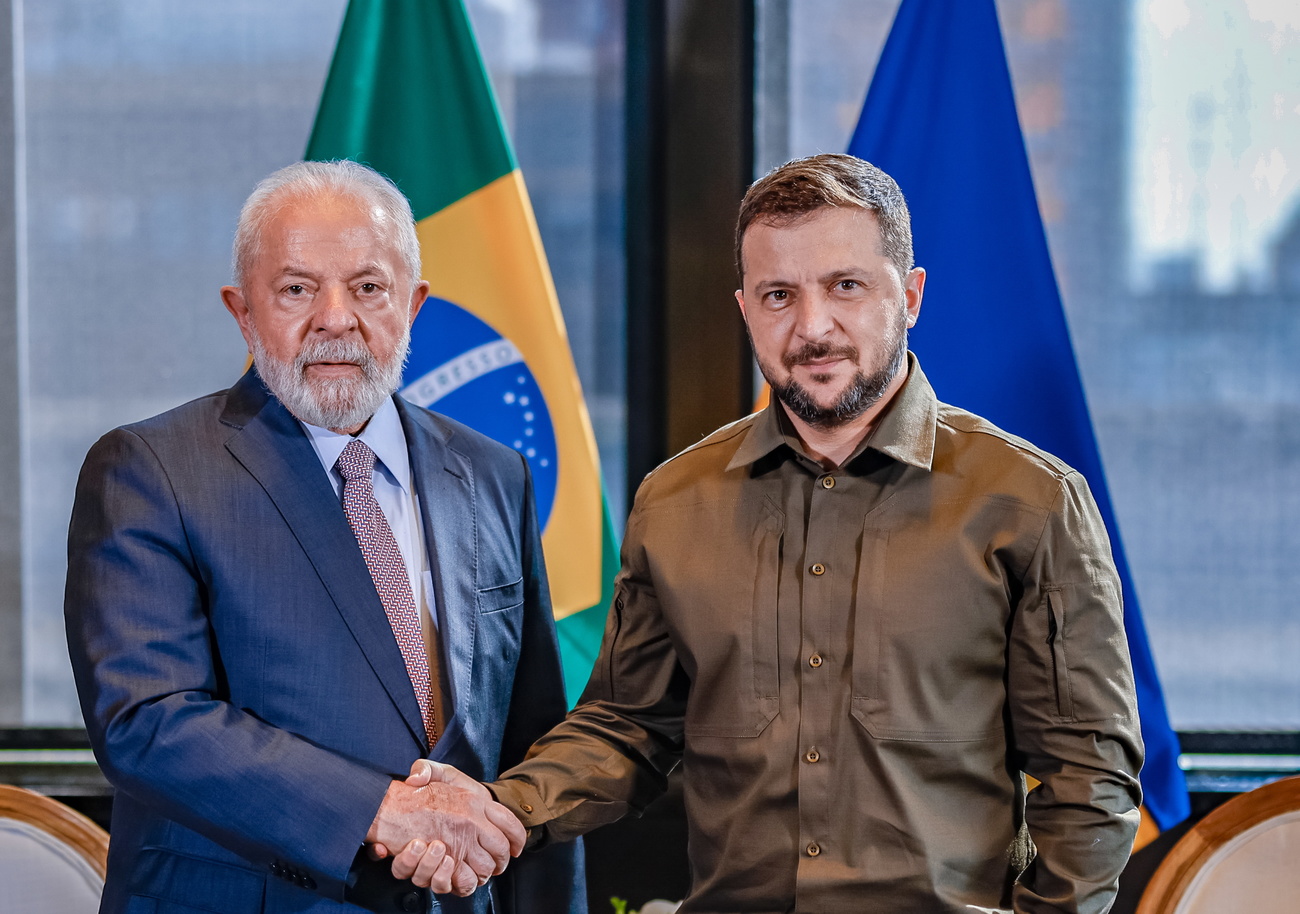Le président ukrainien Volodymyr Zelensky et son homologue brésilien Luiz Ignacio Lula.