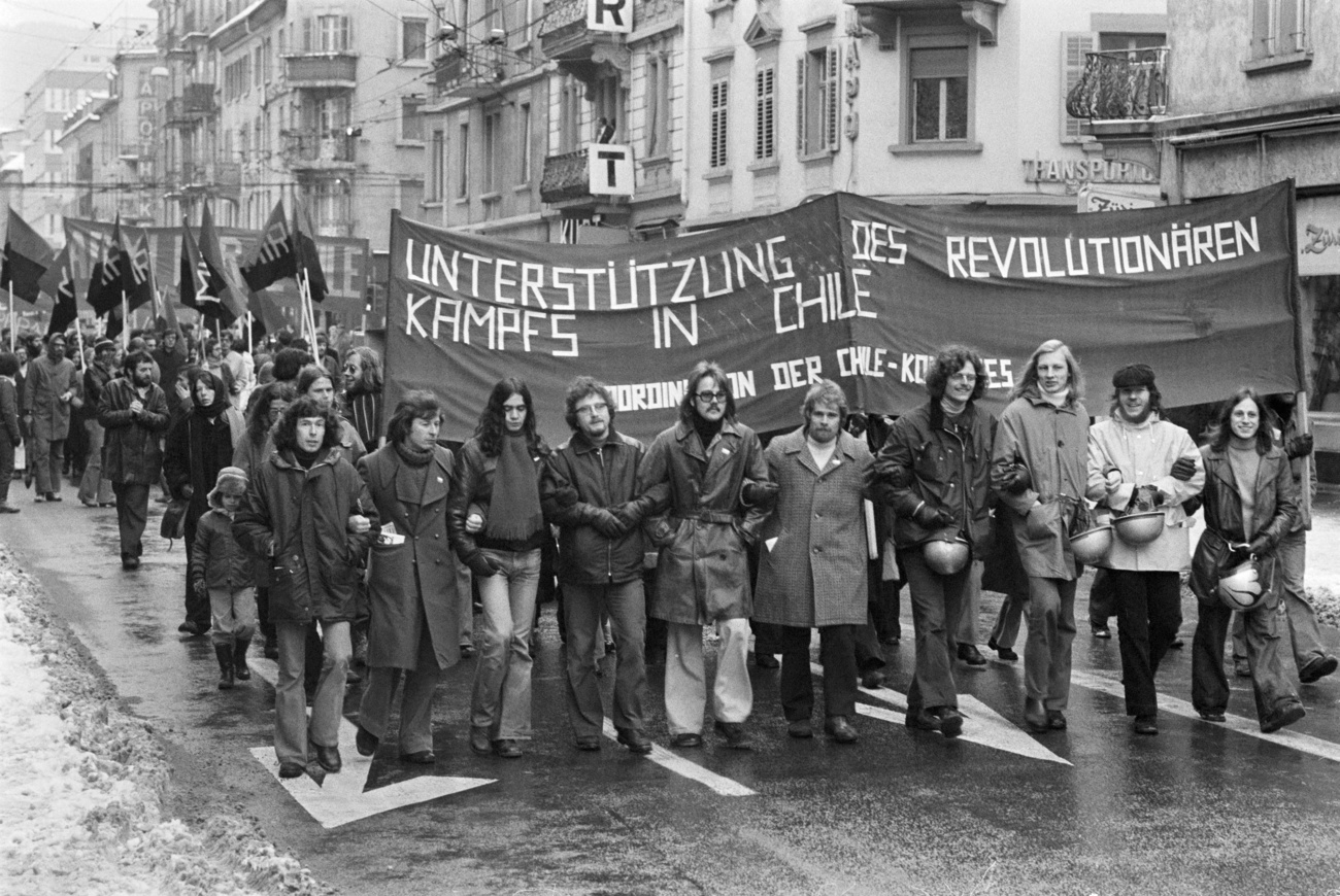Manifestación en las calles de Berna. Foto en blanco y negro