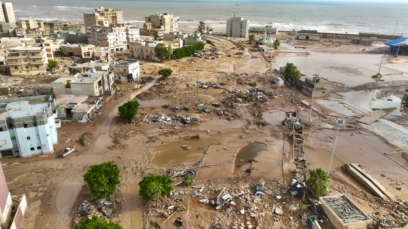 La città libica di Derna sommersa dalle acque.