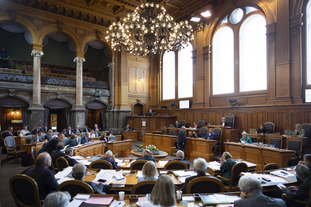 parlamentari nella sala del consiglio degli stati