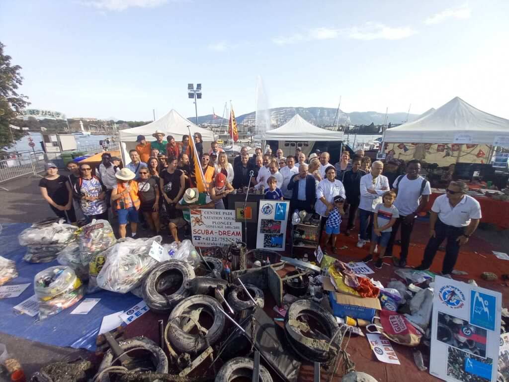 950 kg di rifiuti recuperati dal lago Lemano.