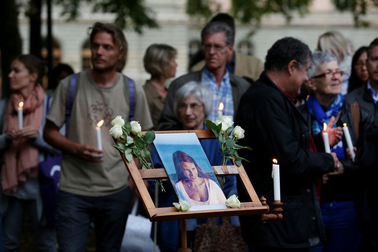 Un rassemblement à Genève en mémoire d Adeline, la sociothérapeute assassinée.