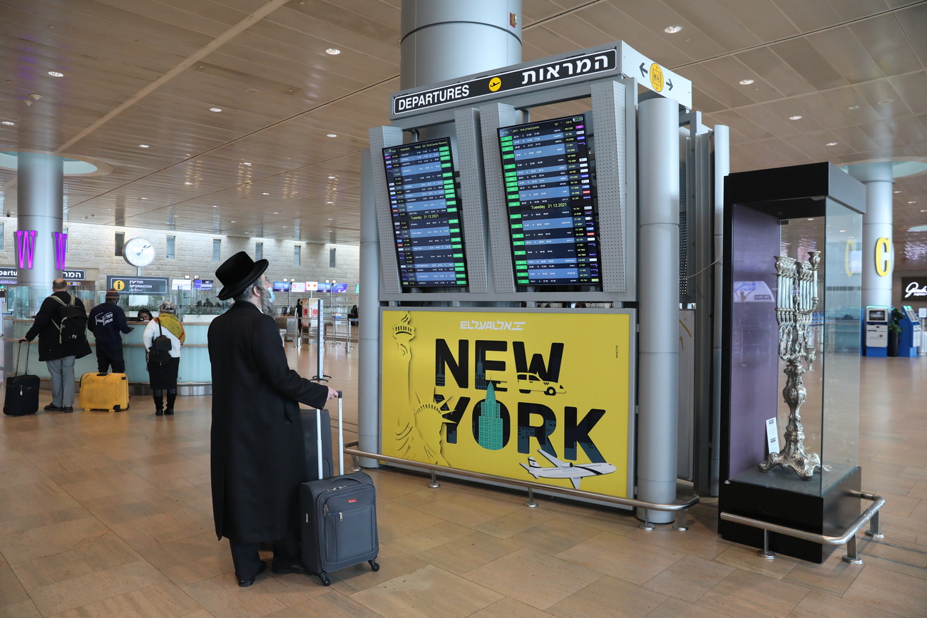 ebreo ortodosso in un aeroporto