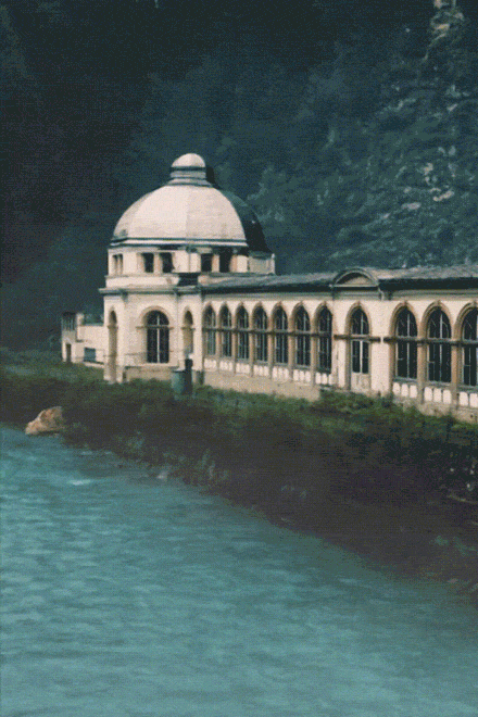 imagen en movimiento del edificio a la orilla del río