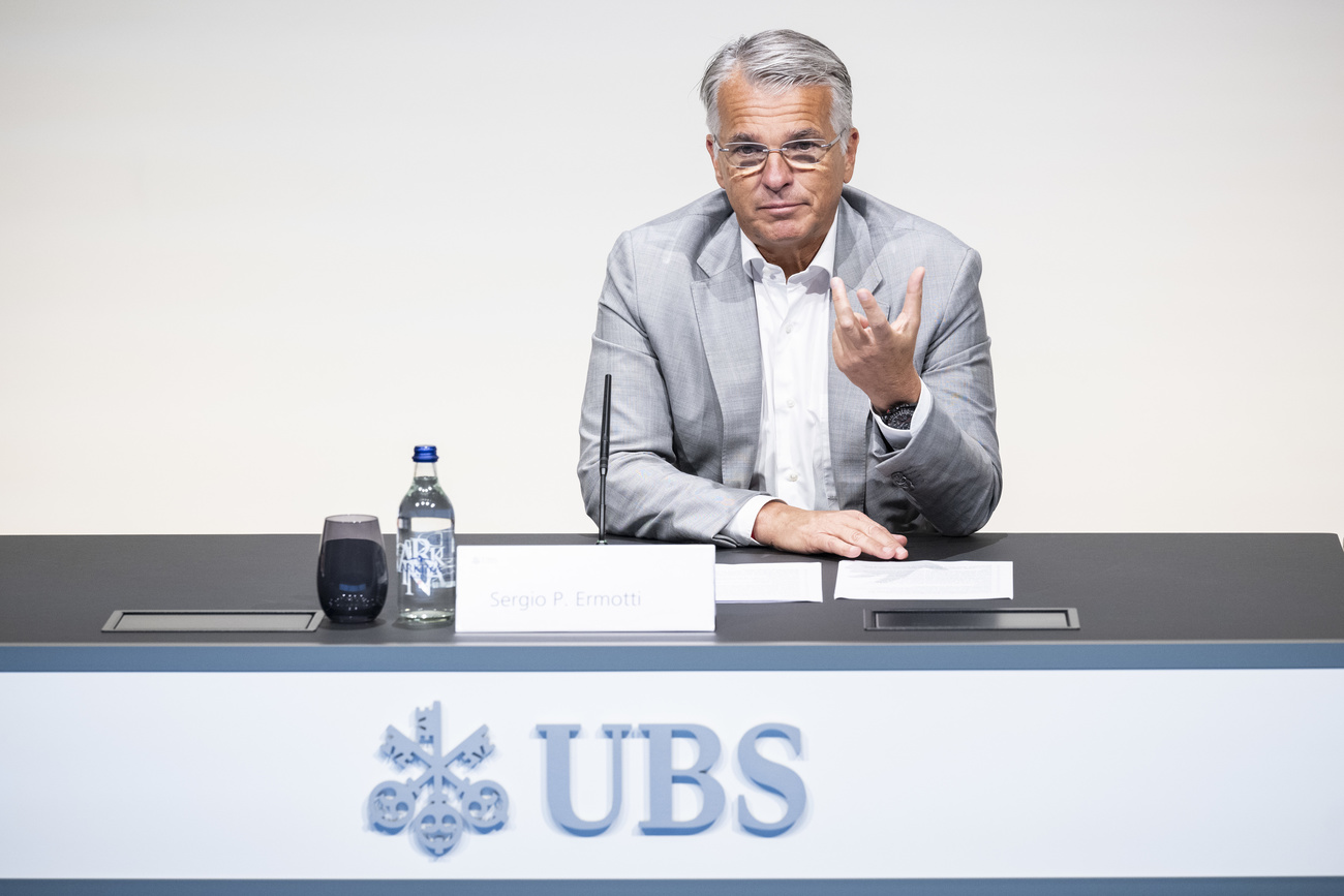 sergio ermotti durante una conferenza stampa