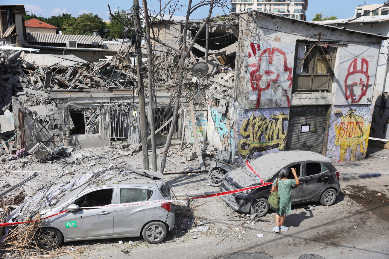 Tel Aviv é atingida por um foguete