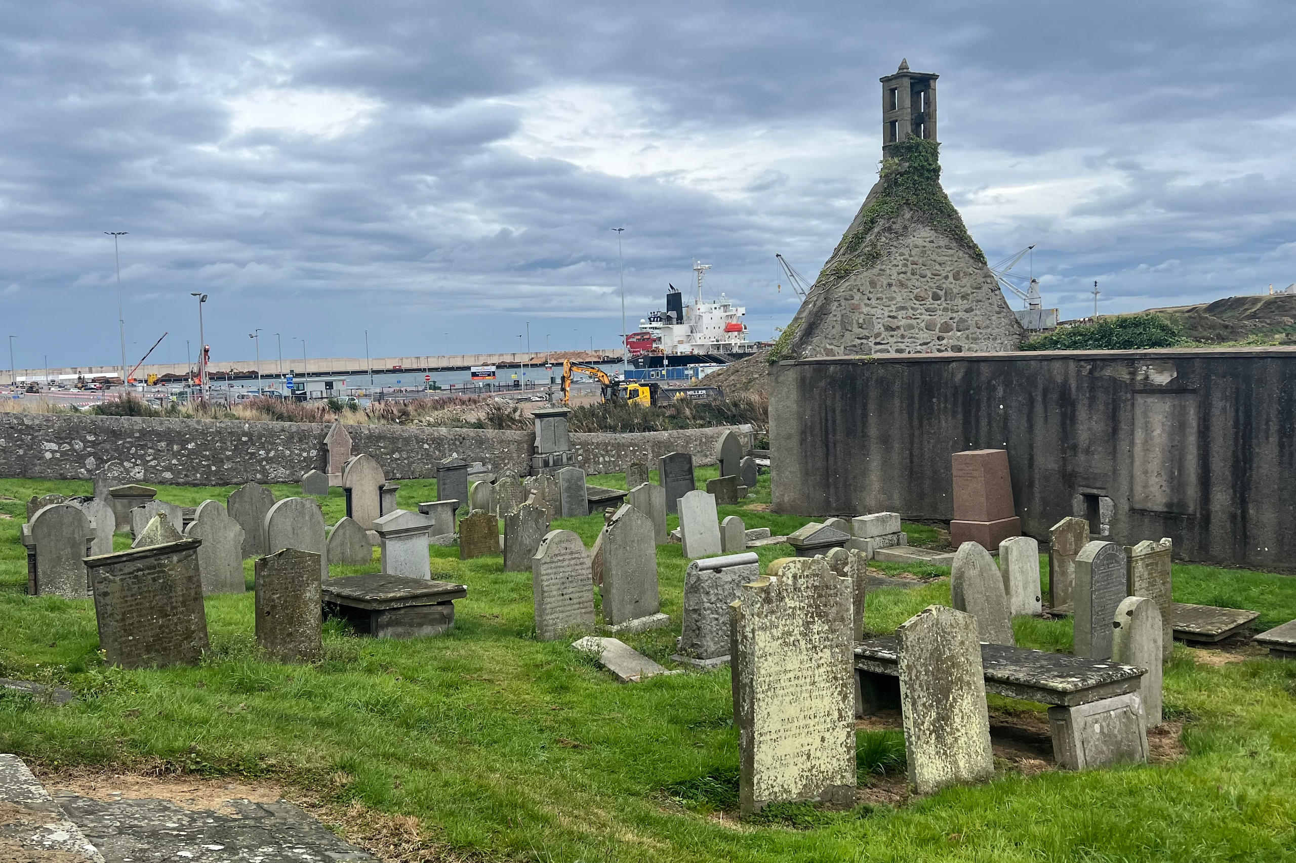 Les ruines d une église en Ecosse