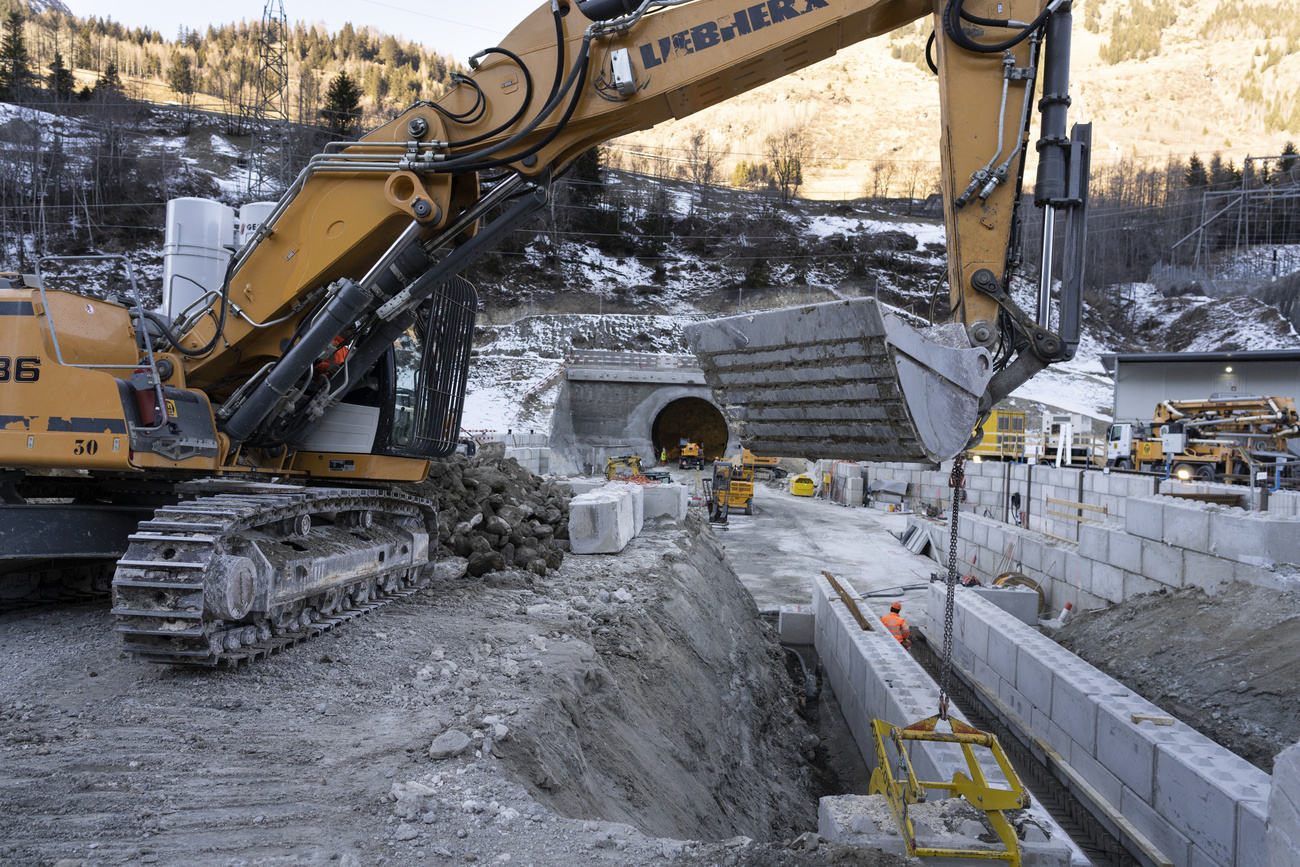 scavatrice al lavoro