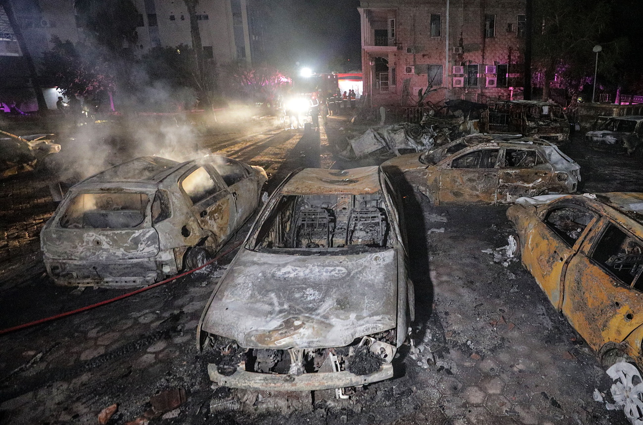carcasse di auto bruciate