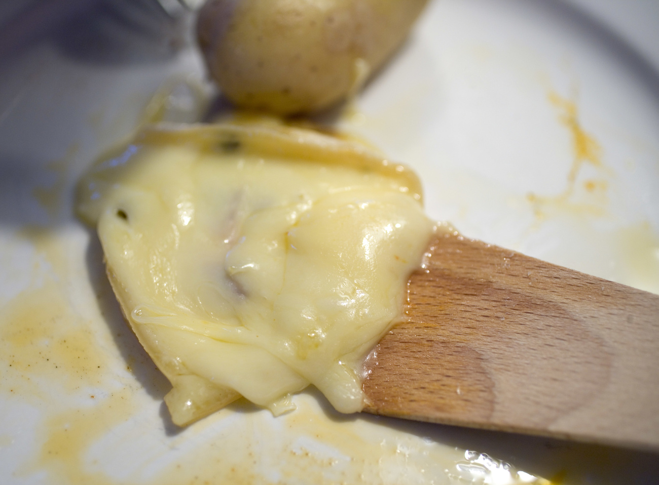 Raclette dans une assiette