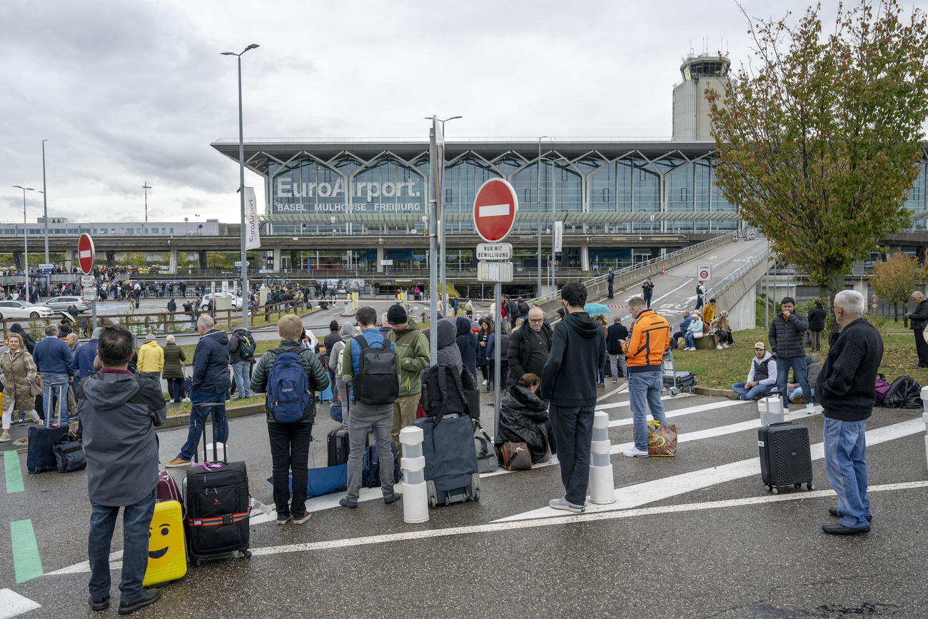 Bomb alert at airport