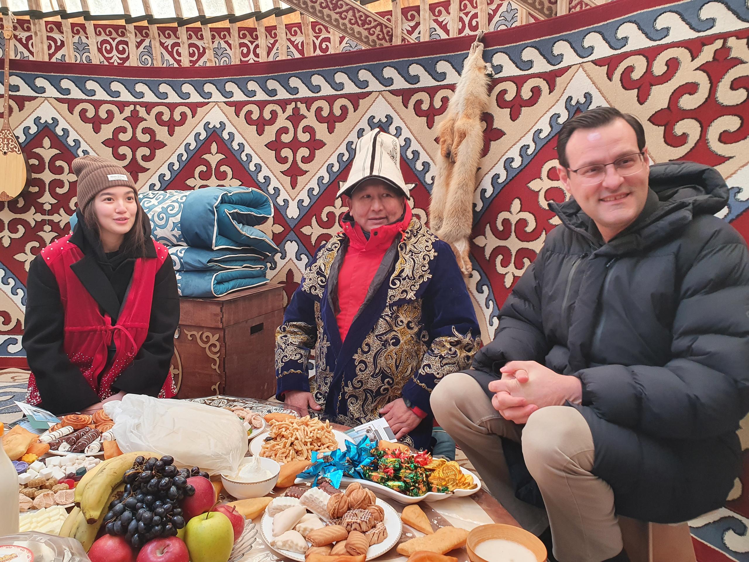 David Grichting en una tienda típica de Kazakistán