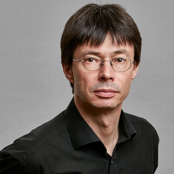 Martin Scheringer blickt in die Kamera