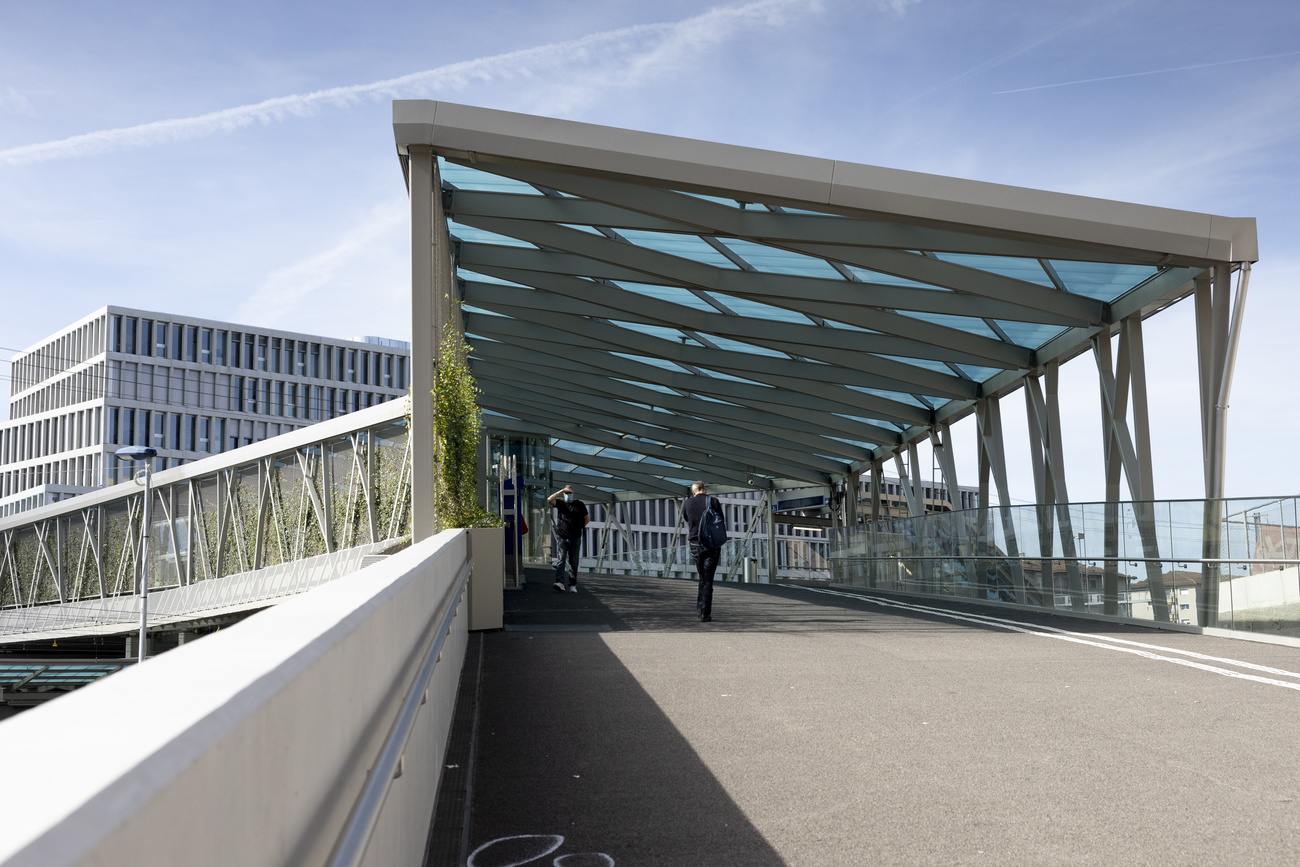 Rayon Vert footbridge